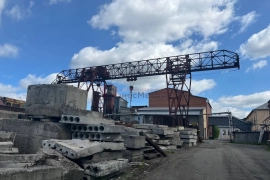 Участок с козловым краном возле ТК "Блеск"